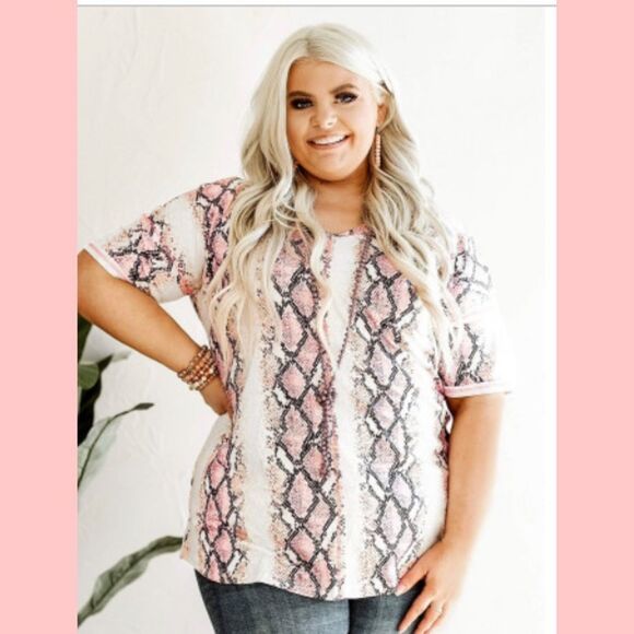 Tops - Super soft snake print top